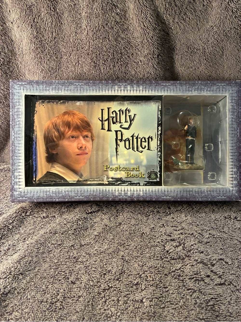 Harry Potter Postcard Book with Ron Weasley Figurine - Multicolor